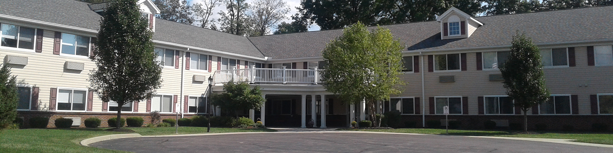 entrance view of Summerside Woods building